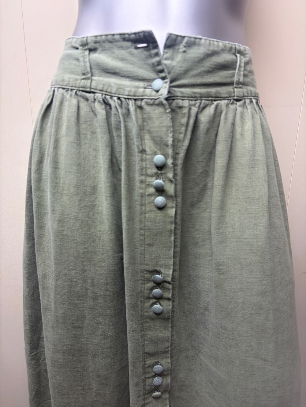 Revintaria Boutique High-Waist Sage Button-Front Midi Skirt with Lace Trim - Picture 3 of 5